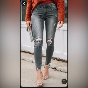 Buckle Bridge by GLY Mid-Rise Ankle
Skinny Stretch Jean - Distressed Gray Jeans